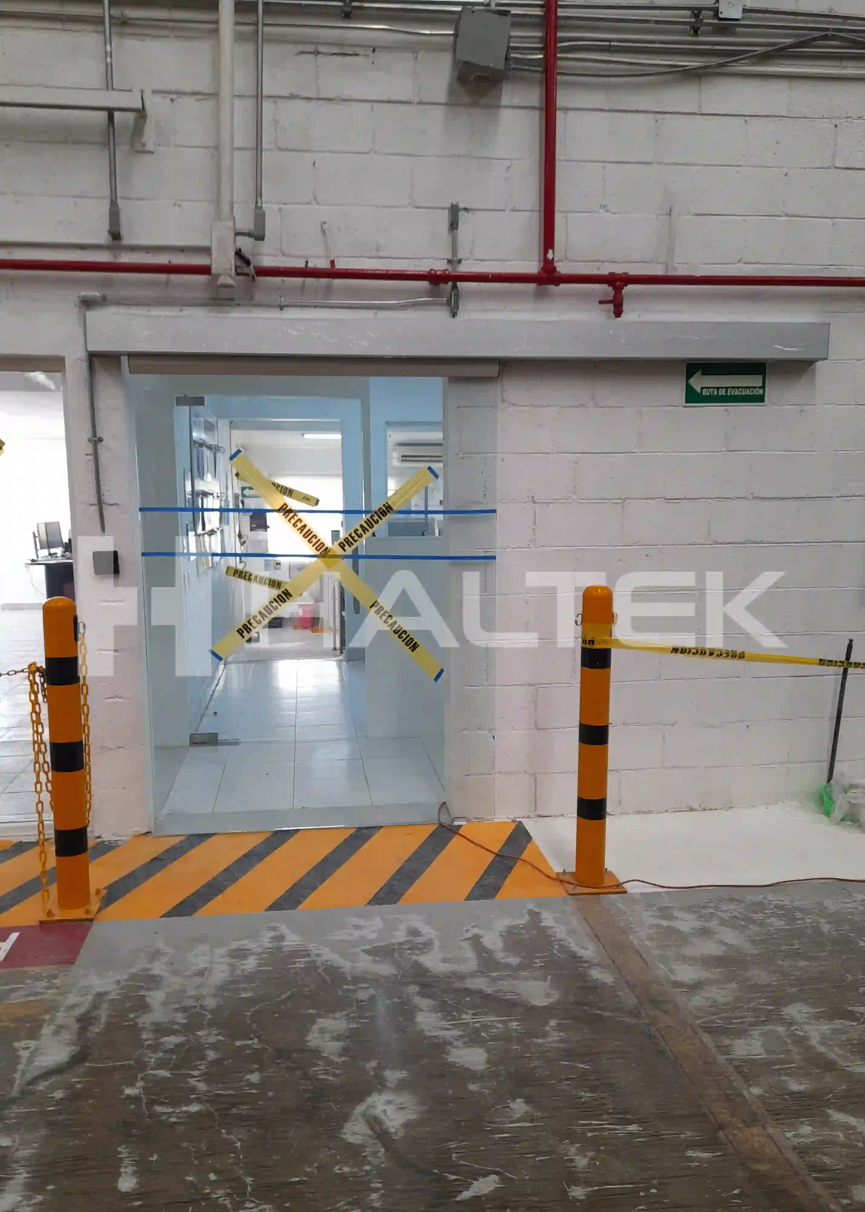 Puertas automática en planta industrial